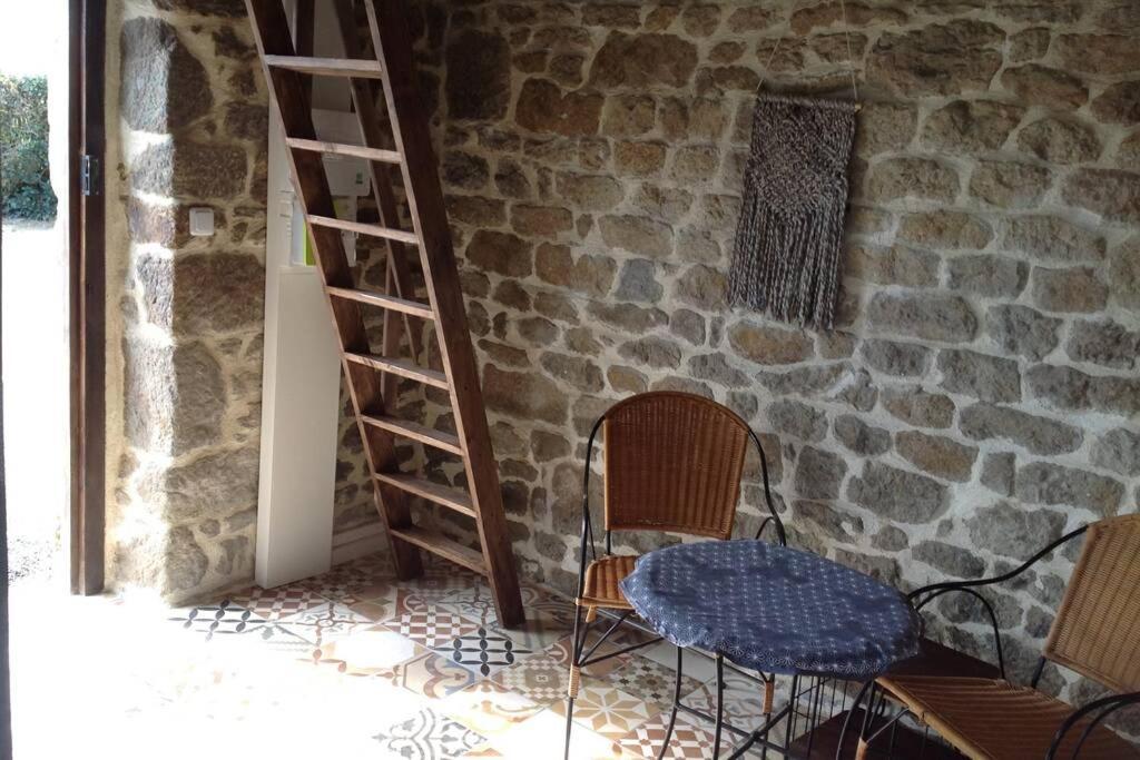 La Cahute, Gite Etape La Foret-Auvray Exterior foto